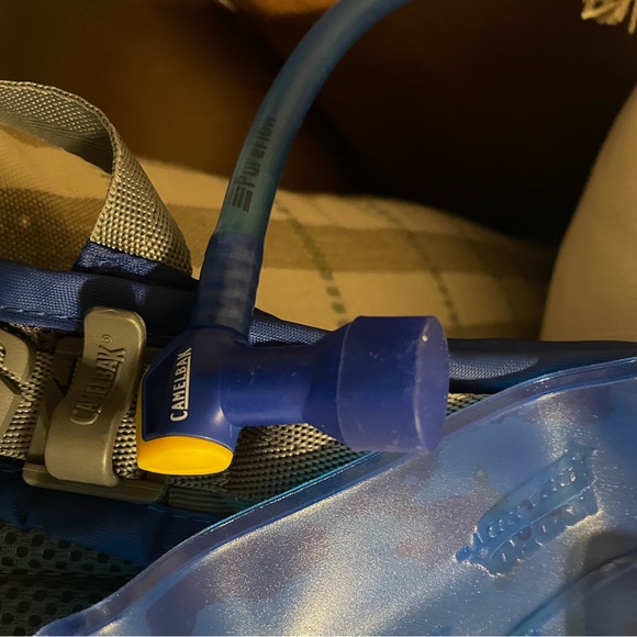 Camelbak classic hydration Backpack Blue 2 liter Bladder Pocket Camelback Water - Picture 5 of 6